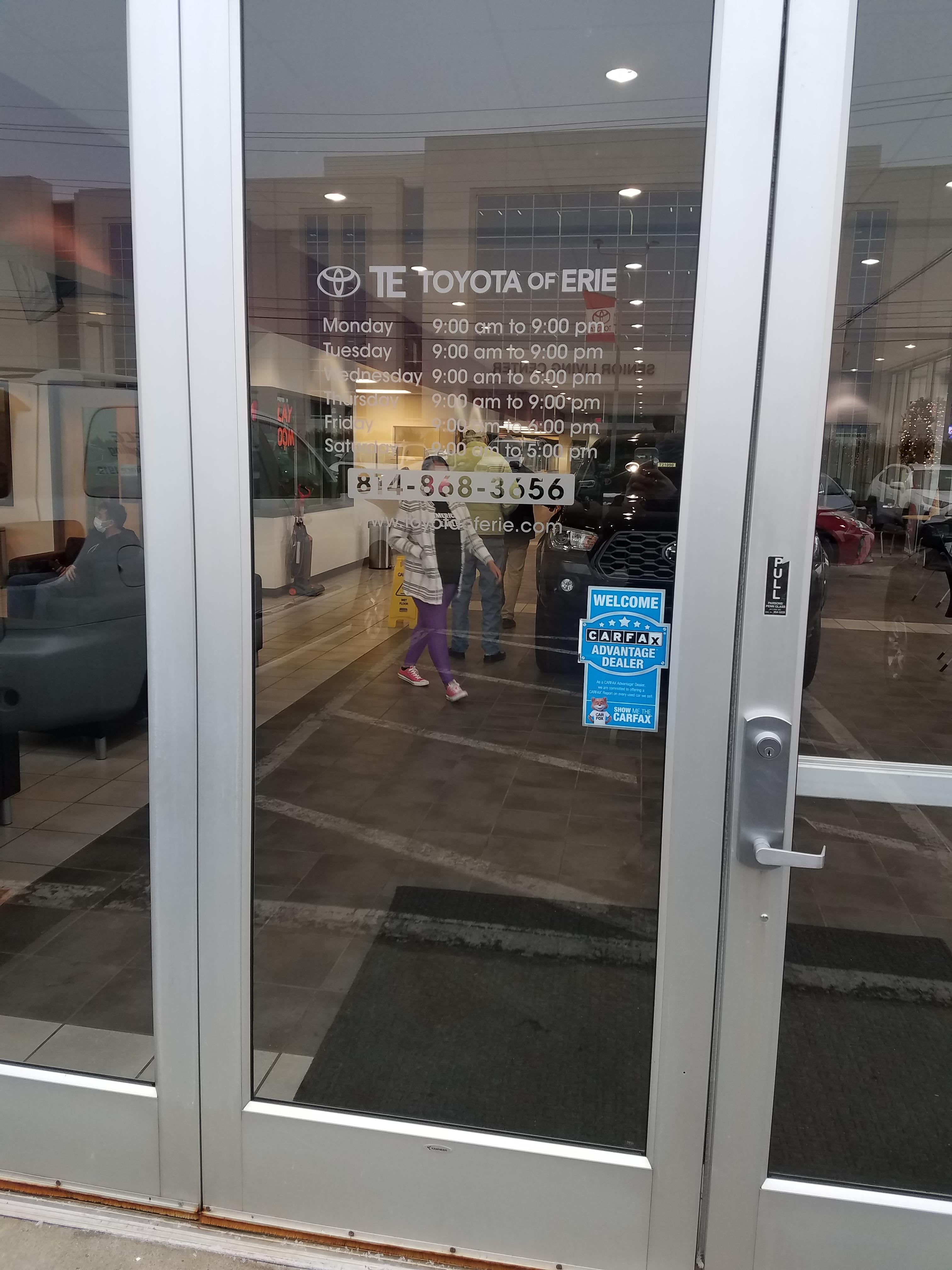 opening business hours on window door